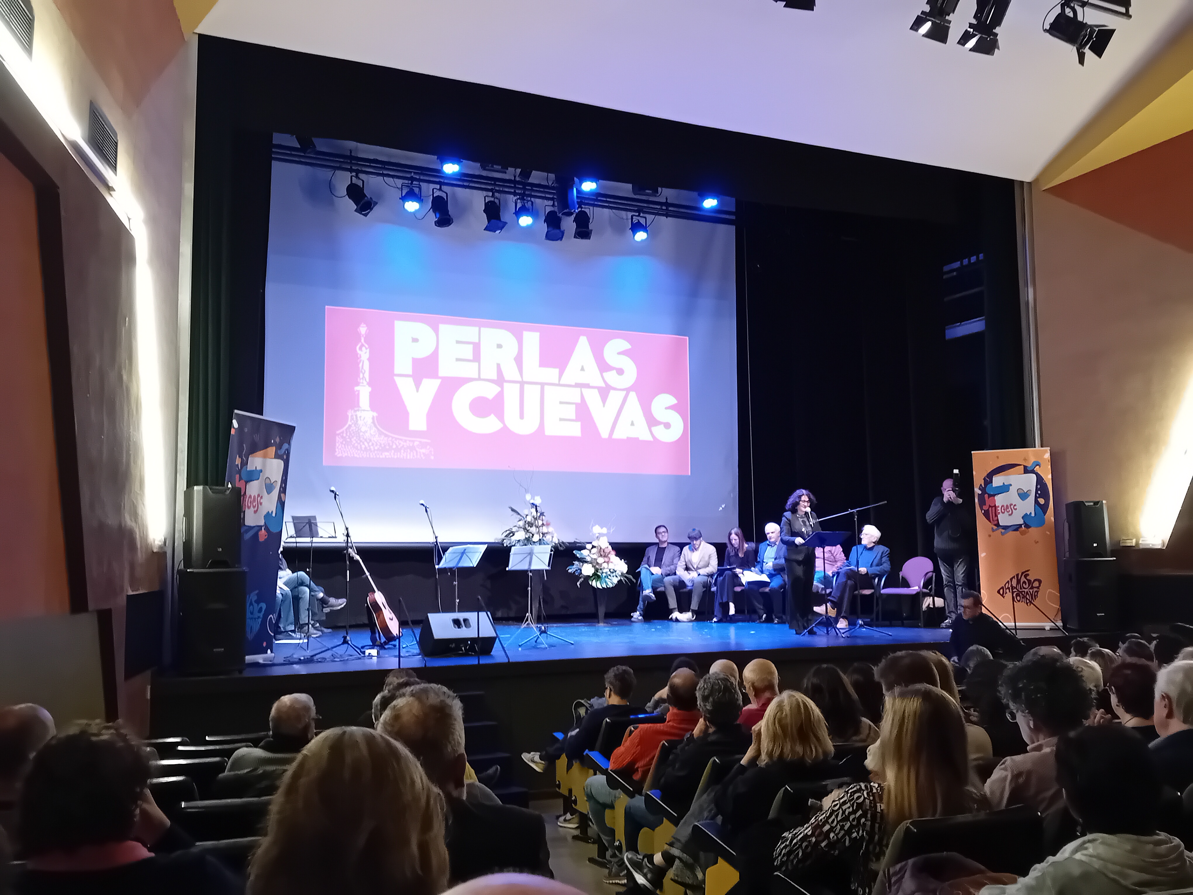 La revista Perlas y Cuevas tanca després de 63 anys d'existència. 